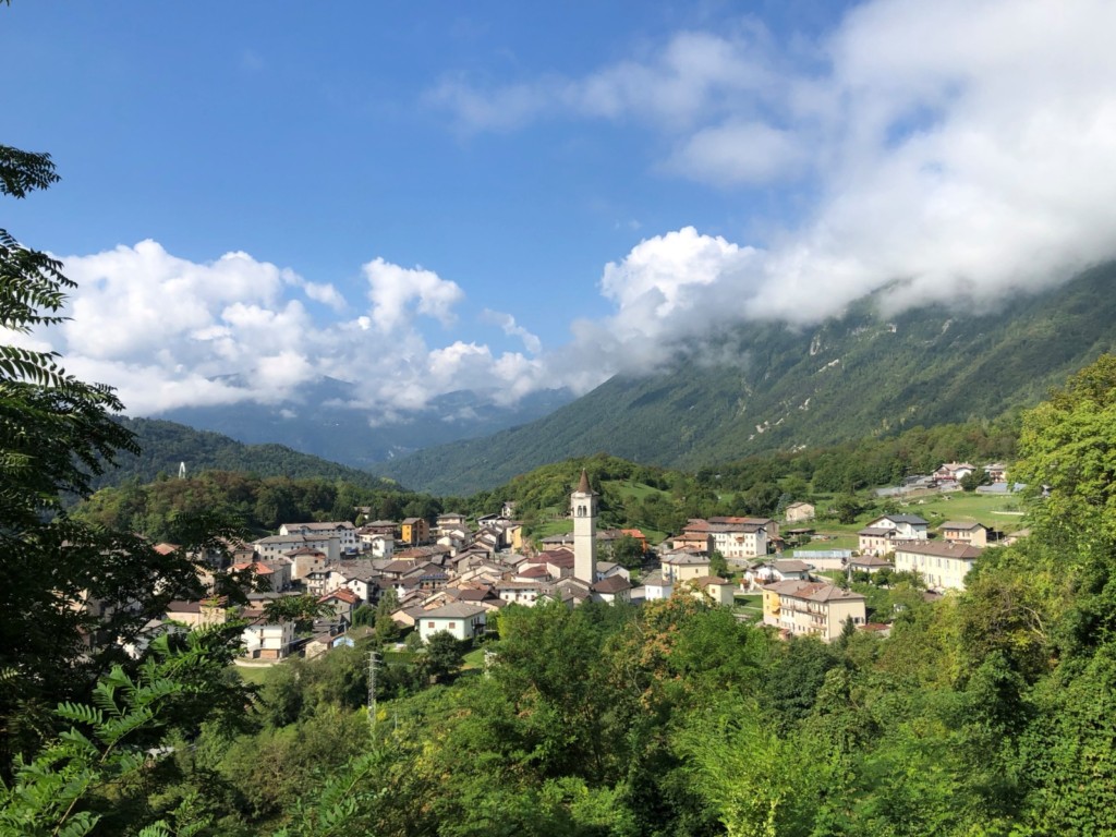 Een doorkijkje op het Italiaanse bergdorpje Mellame